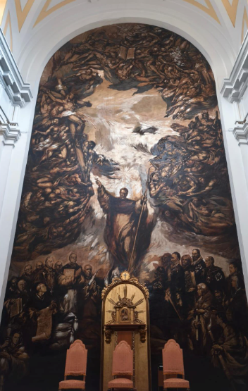 Pintura mural de Santo Domingo de Guzmán rodeado de figuras religiosas y simbolismo celestial en un templo.